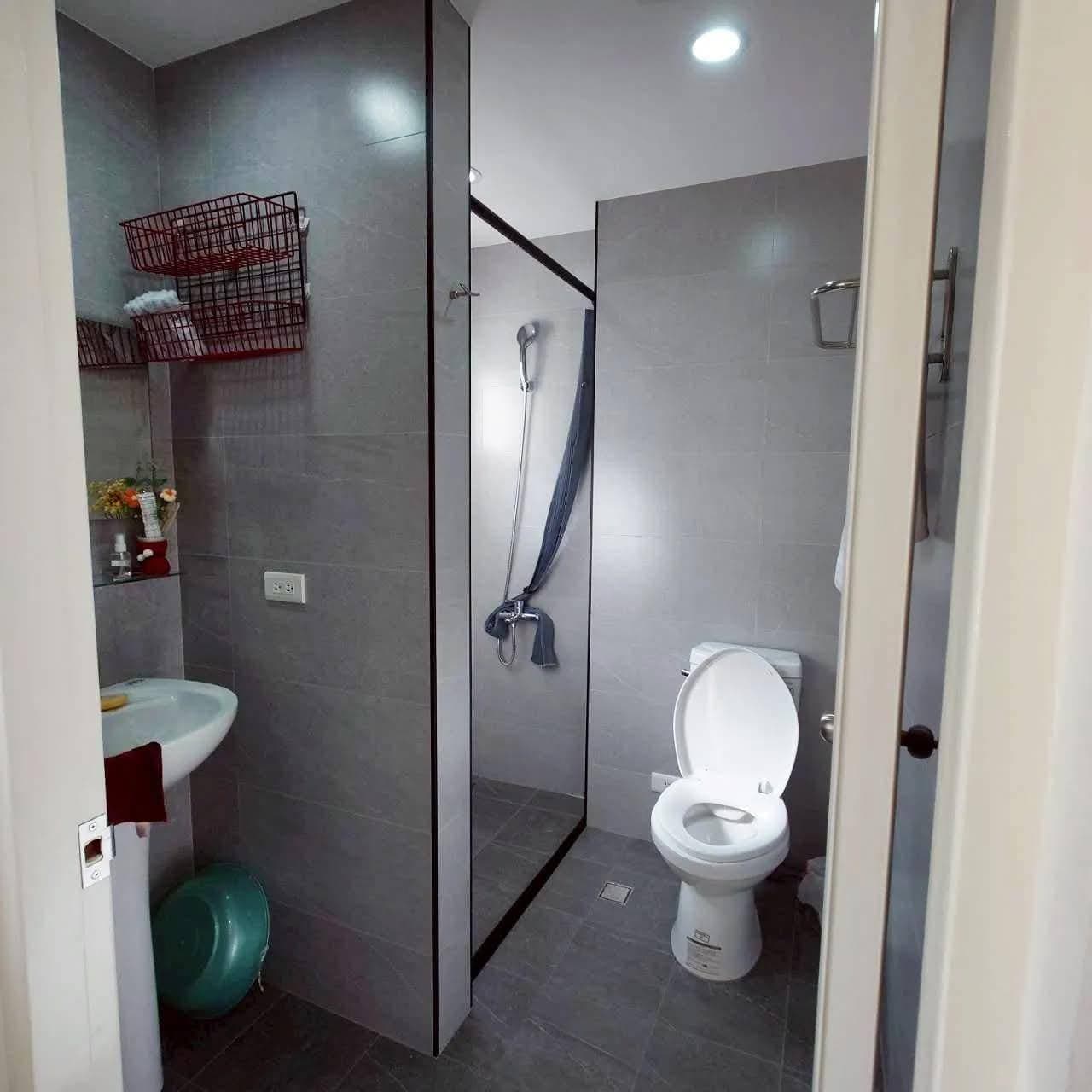 Bathroom with shower, shared with one other tenant